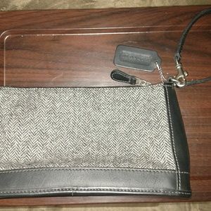 Coach clutch/wristlet #J9c-6112